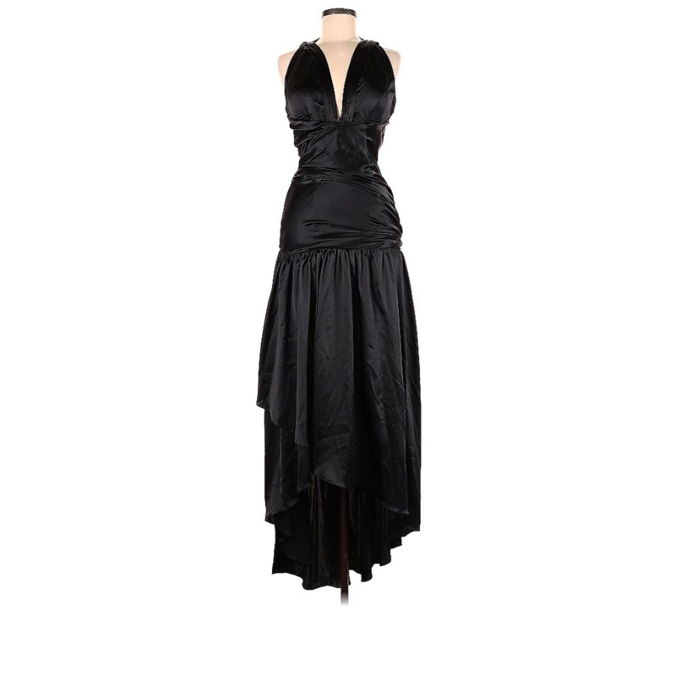 Mac Duggal
Size 6 Cocktail Dress